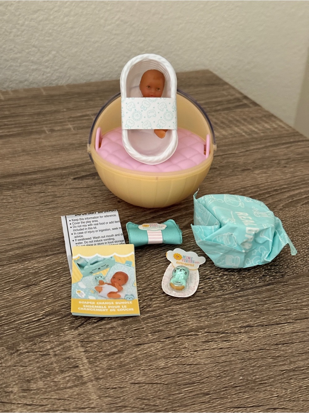 Miniverse Make It Mini Real Baby Nurturing  Diaper Change Bundle